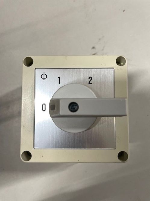 Hovedbilde Bryter (0-1-2) for pumpe+varmer. Max. 3 kW