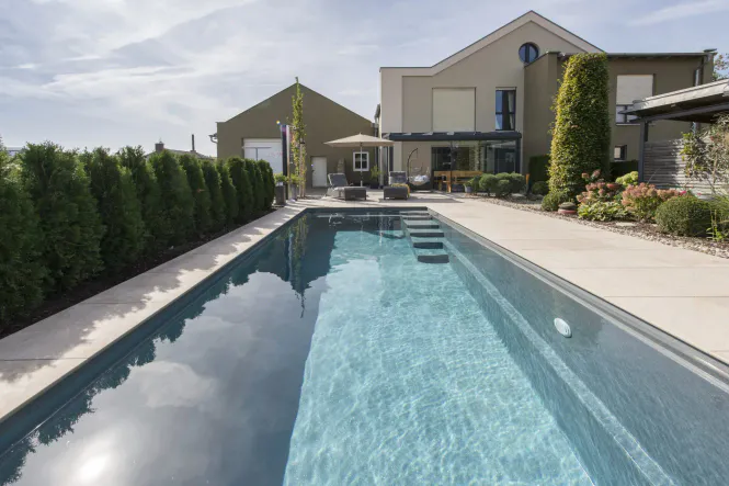 Hovedbilde Classic 73 – Familiebasseng med tidløst ...