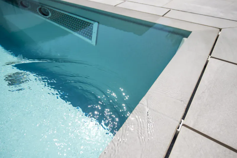 Infinity 80 – Arkitektonisk infinitybasseng med spektakulært vannspeil