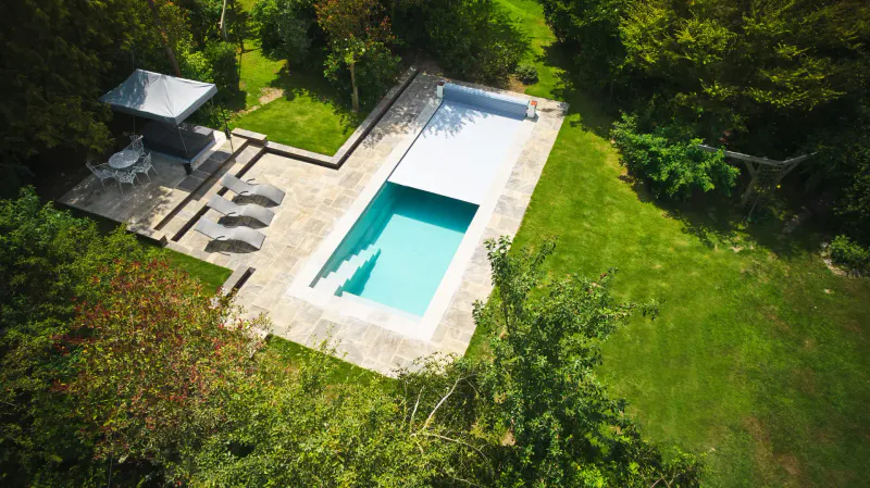 Classic 93 – Langt basseng for svømming, familie og arkitektonisk helhet