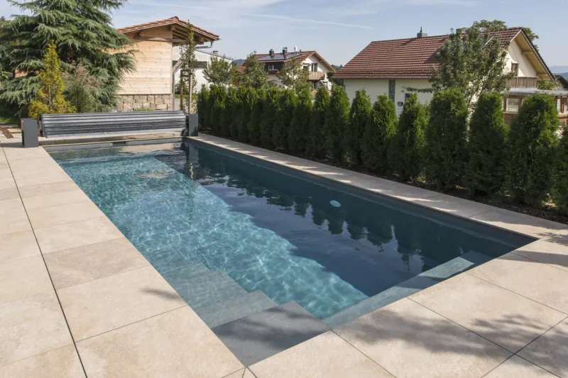 Classic 83 – Generøst basseng med eksklusivt uttrykk