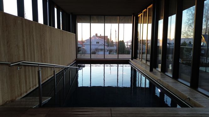 Hovedbilde Støpt Innendørs  Basseng – Komfort året ...